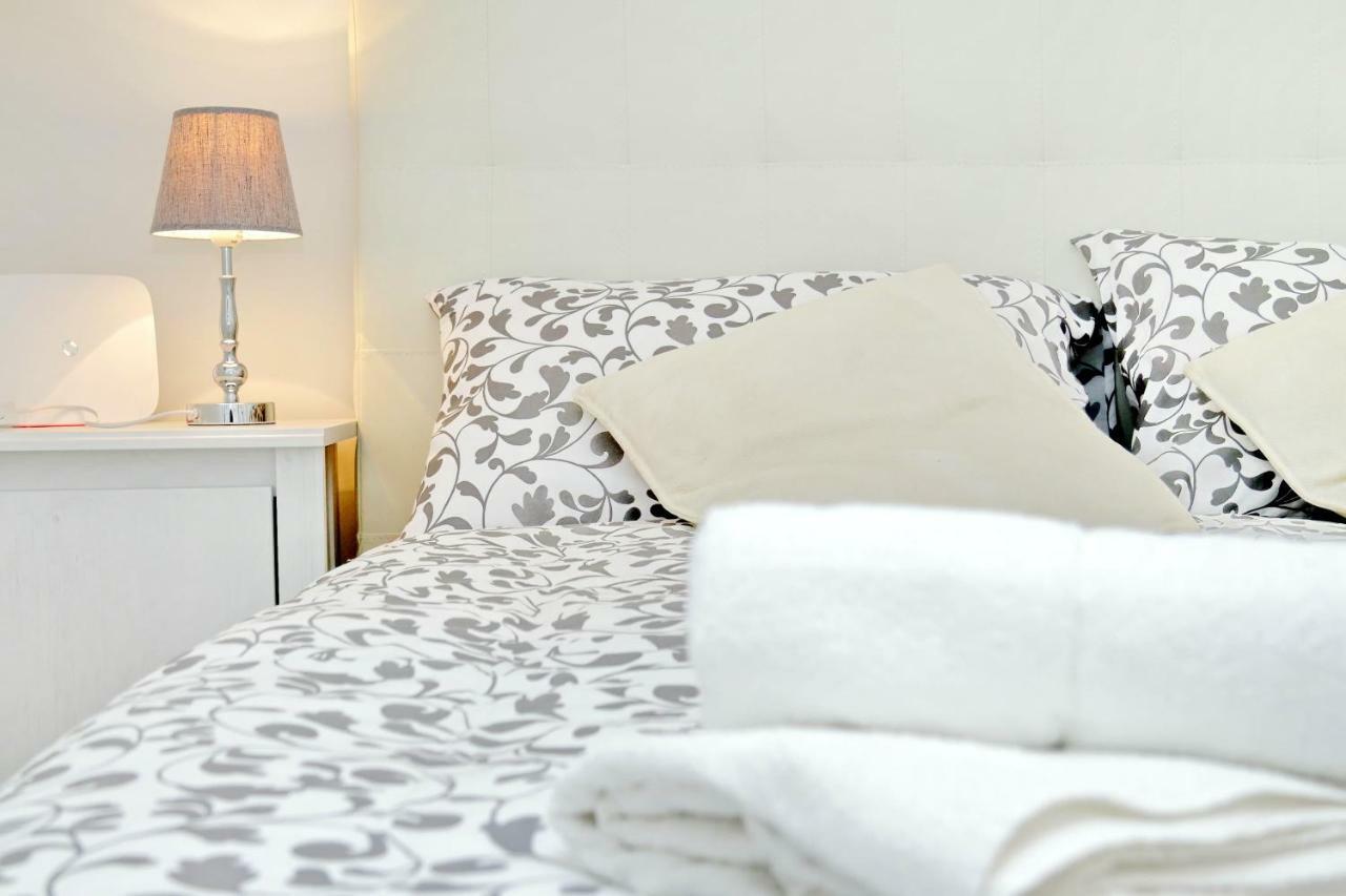 Bbhome Trastevere Station White Chic Apartment Róma Kültér fotó